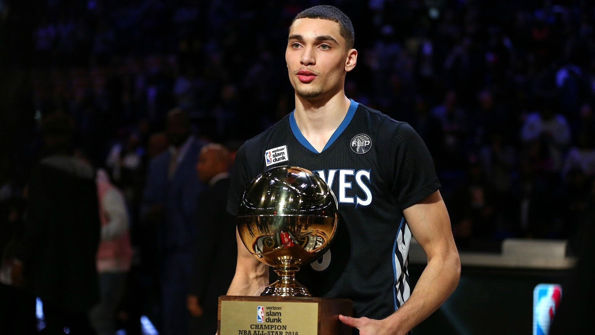 开云体育世界杯-米切尔单节狂飙导演逆转风暴,浙江队用窒息防守撕碎篮网